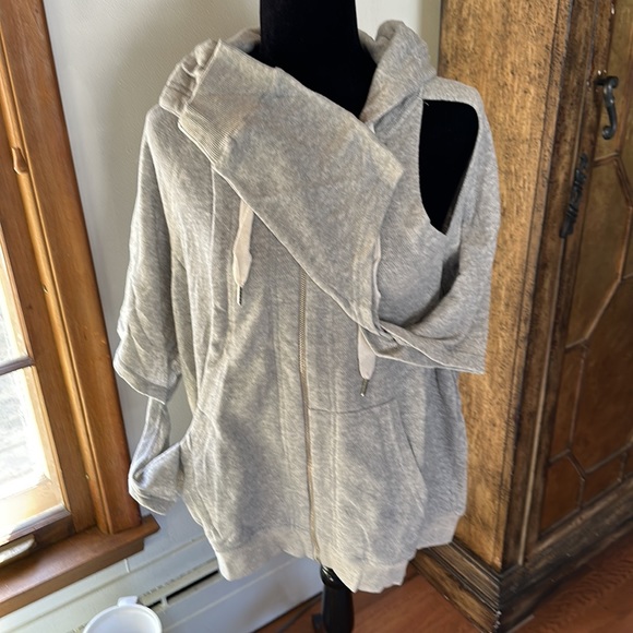 Hooded Zip Sweatshirt - Picture 3 of 6